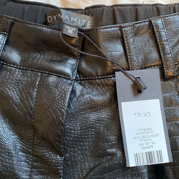 Dynamite faux leather croc shorts. Size xs. Never worn NWT - Picture 3 of 3
